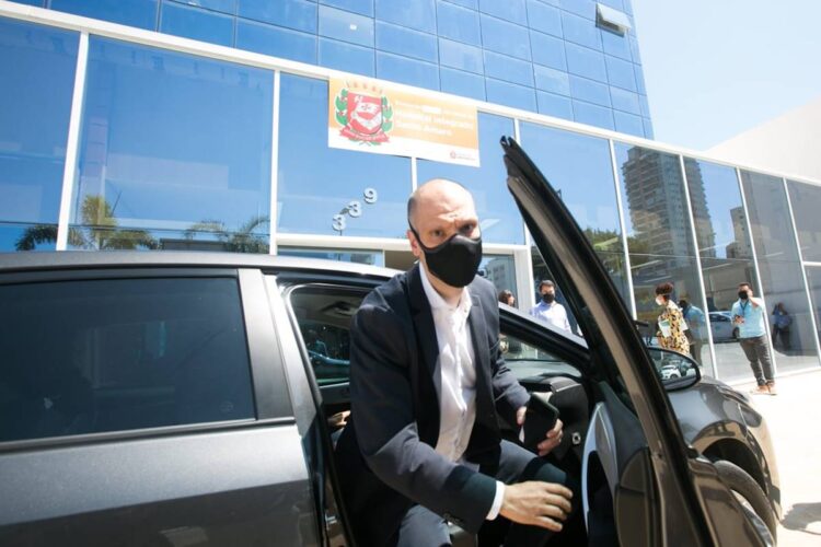 Covas evita estabelecer data para pagamento de renda emergencial em SP