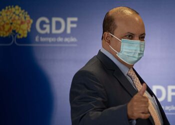 “Volta em escolas públicas é mais difícil que na rede privada”, diz Ibaneis