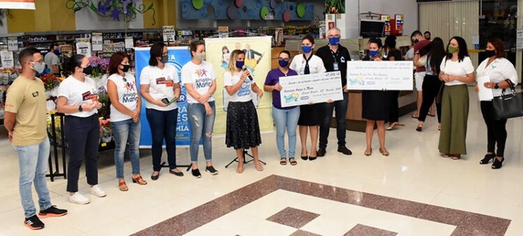 Entidades que ajudam famílias carentes e microcéfalos recebem R$ 94 mil do Comper