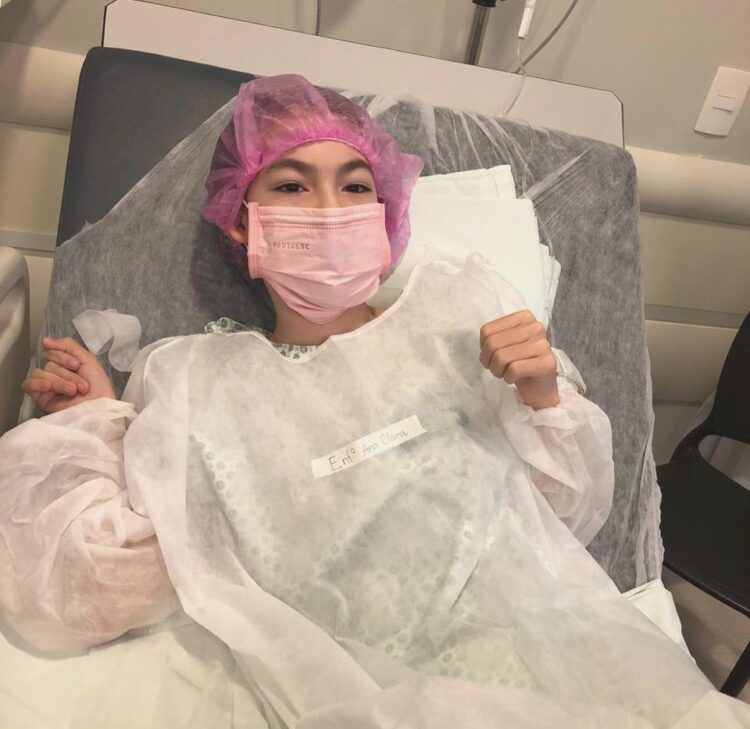 Hospital realiza deseja de paciente, após cirurgia, e a transforma em enfermeira por 1 dia