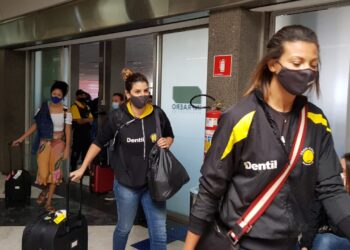 Equipes femininas chegam à Capital para disputa da Supercopa de Vôlei