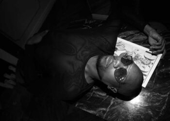 Fotógrafo faz série de ensaios fotográficos exaltando a beleza negra