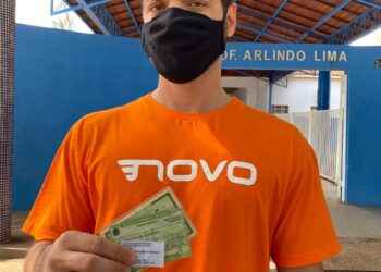 Guto Scarpanti vota e diz que “nem 1 real foi usado na campanha: devolvido pro povo”