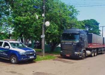 PM recupera carreta bitrem enquanto motorista era mantido em cativeiro em SP