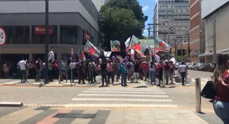 Opinião: O vírus não gosta de política, não frequenta comitê e nem reunião de candidatos