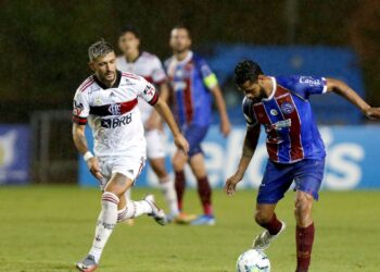 Perseguindo líder São Paulo, Flamengo busca vitória diante do Bahia