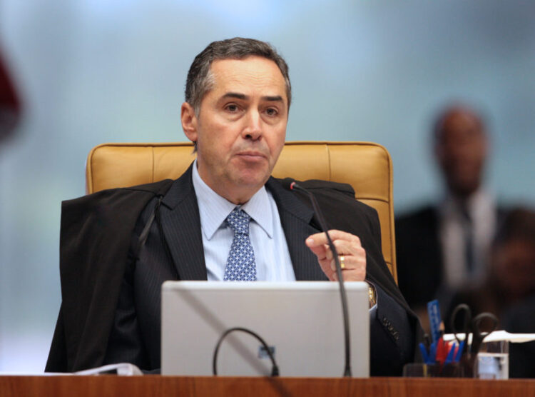 Barroso vota para proibir que pais não vacinem filhos por convicções pessoais