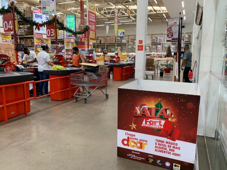 Supermercado faz campanha solidária para arrecadar alimentos na Capital