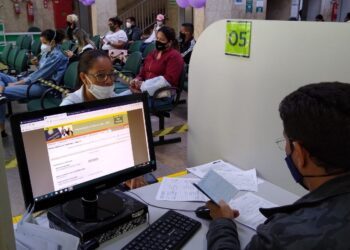 Funtrab oferece vagas para candidatos com ensino superior completo e salários de até 3,5 mil