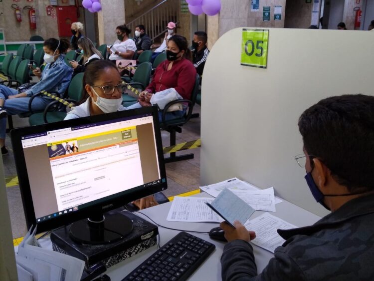 Funtrab oferece vagas para candidatos com ensino superior completo e salários de até 3,5 mil