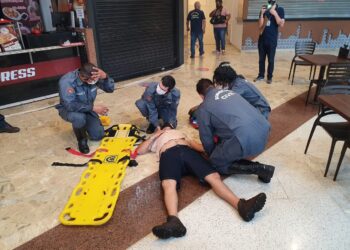 Simulado de explosão de gás em praça de alimentação de shopping chama a atenção