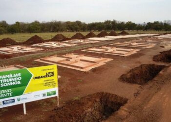 Mais de 300 famílias já começaram a construir casas em loteamento liberado pela Agehab