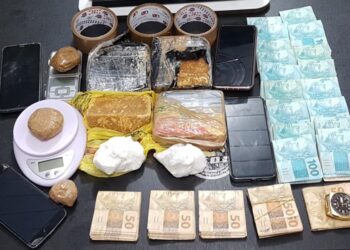 Após abordagem a usuários, polícia prende cinco por tráfico de drogas na Capital