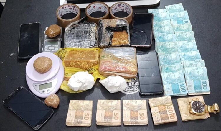 Após abordagem a usuários, polícia prende cinco por tráfico de drogas na Capital