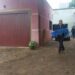 Polícia procura assassinos de jovens; acusada de matar bebê tenta anular julgamento