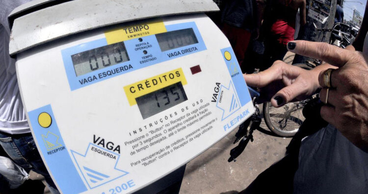 Usuários denunciam que Flex Park cobra várias vezes pelo mesmo tempo em vaga