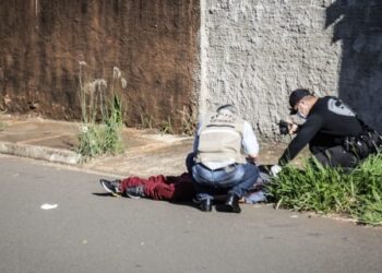 Detento do semi-aberto é assassinado com 8 tiros em frente à presídio