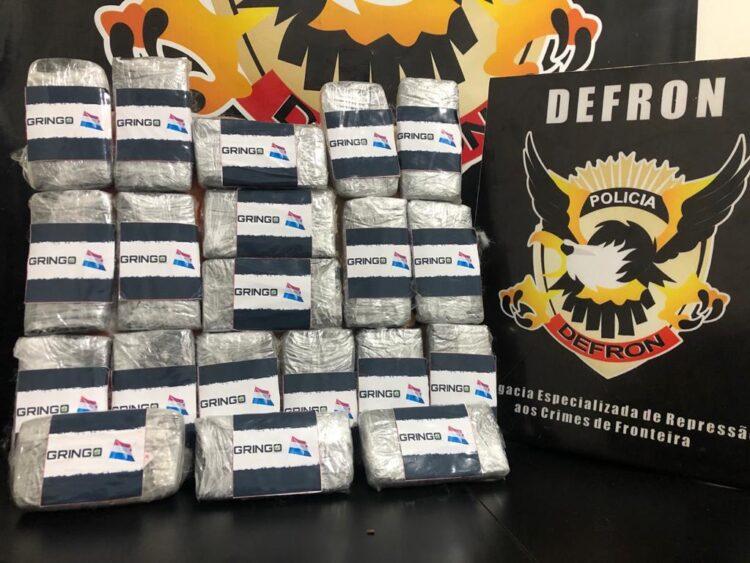 Mulher é presa transportando 20 tabletes de haxixe escondidos em travesseiro