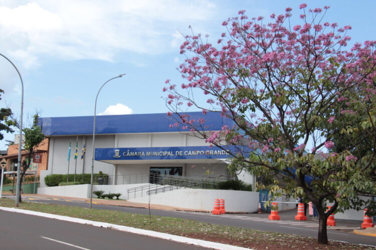Vereadores tomam posse no dia 1º de janeiro para 11ª Legislatura e elegem Mesa Diretora