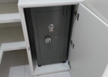 Ladrões furtam R$ 40 mil de cofre de casa e suspeita é que funcionário passou informações