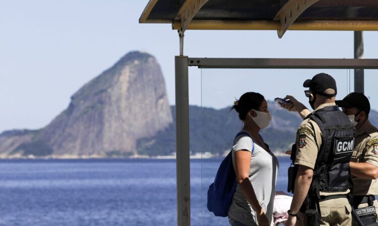 Festas de Réveillon pelo litoral brasileiro são canceladas devido à pandemia de covid-19