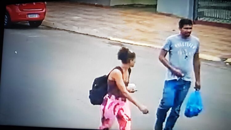 Após 1 mês de furto de moto, trabalhadora encontra fotos de ladrões e divulga no Facebook