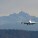 Boeing 737-500 some do radar logo após decolar na Indonésia