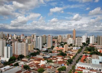 Prefeitura reduz horário de toque de recolher de 23h até as 5h na Capital