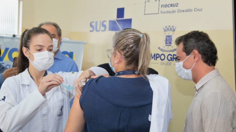 Prefeitura inicia vacinação contra o Covid em profissionais de saúde e idosos em asilos