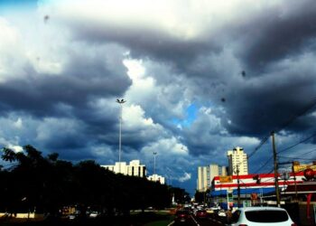 Quinta-feira com muitas nuvens e pancadas de chuva em MS