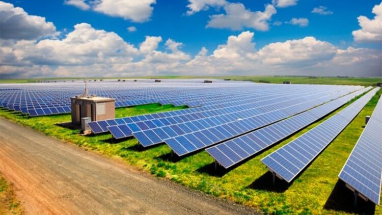 Prefeitura vai usar energia solar em mais de 500 prédios públicos e economizar R$ 24 mi