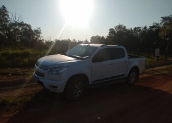 Homem é encontrado morto com 2 tiros na cabeça dentro de S-10 branca