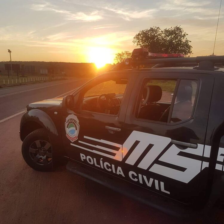 Polícia prende mulher suspeita de matar o ex-namorado a facadas durante encontro