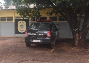Polícia prende homem que bateu na mulher, além de ter controle do celular e redes sociais dela