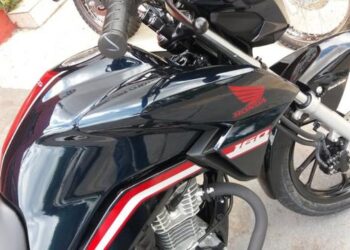 Vídeo mostra momento em que ladrões assaltam e levam moto novinha no Jardim Aeroporto