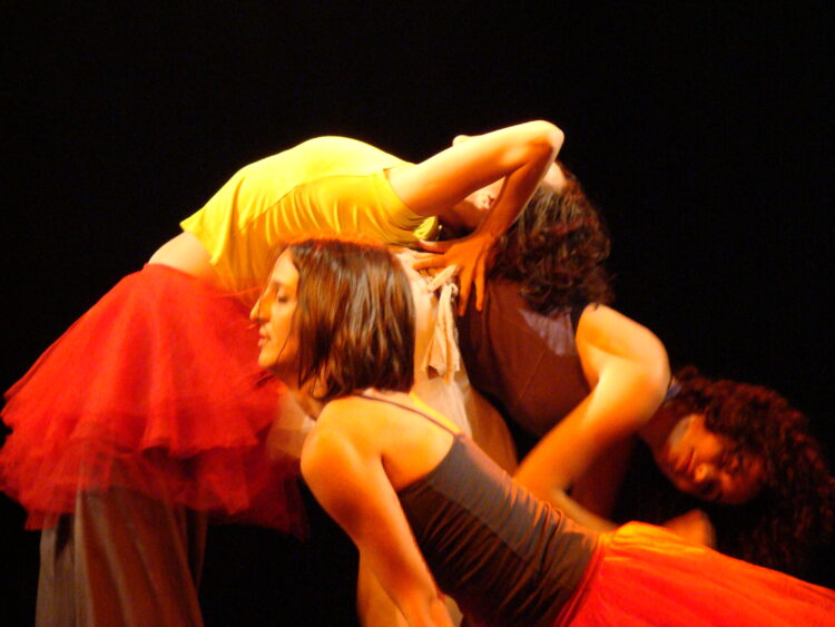 Oficina para educadores mostrará como usar jogo de dança em sala de aula