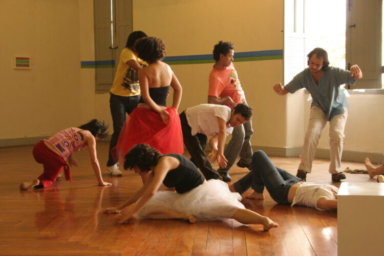 Oficina para educadores mostrará como usar jogo de dança em sala de aula