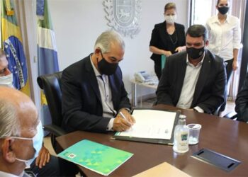 Reinaldo Azambuja troca secretários para dar mais dinamismo à administração