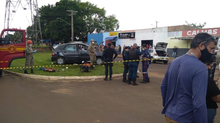 Acidente grave na Guaicurus envolvendo dois carros mata duas pessoas nesta manhã