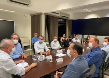 Após reunião com comerciantes, toque de recolher será flexibilizado para às 23h