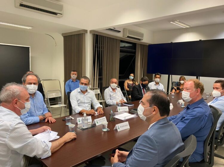 Após reunião com comerciantes, toque de recolher será flexibilizado para às 23h