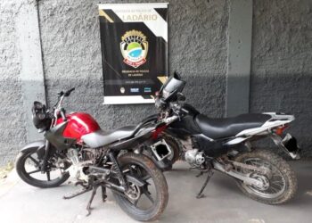 Mulheres são presas escondendo motos furtadas em residência