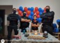 Policiais aparecem de surpresa em aniversário de menino que sonhava com tema “PM”
