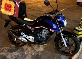 Motoentregador de sushi sofre assalto e tem celular e veículo roubados na Capital
