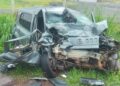 Colisão frontal entre carro e caminhonete mata adolescente na BR-262