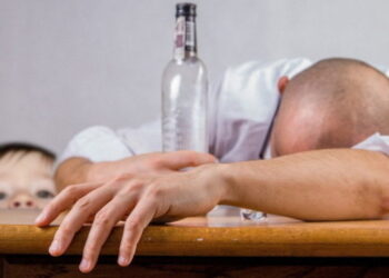 Consumo de álcool em excesso é porta de entrada para a covid-19