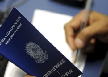 Desemprego recua para 13,9% no 4º trimestre, segundo o IBGE