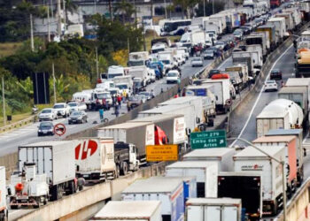 Gasolina aumenta hoje 8,2%, diesel sobe 6,2% e cresce a pressão por greve dos caminhoneiros