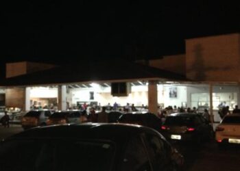 Dono de pizzaria é preso ao manter local aglomerado e depois da meia noite