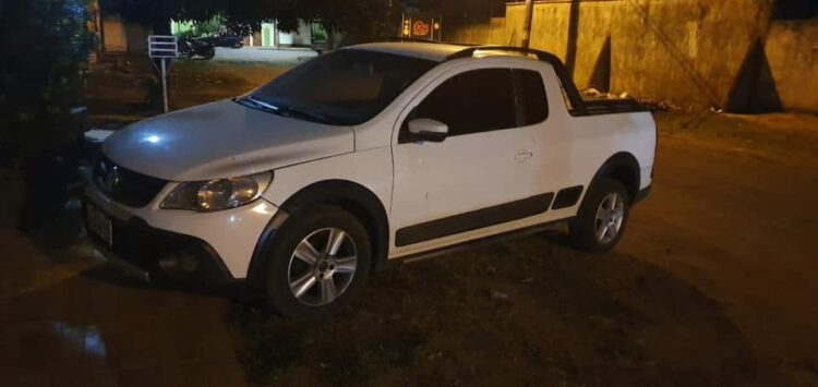 Trio assalta mulher e leva Saveiro Cross e celular no Jardim das Perdizes